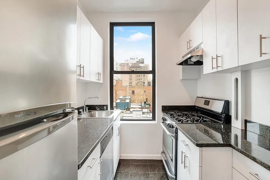 72nd Street & Broadway - Photo 3