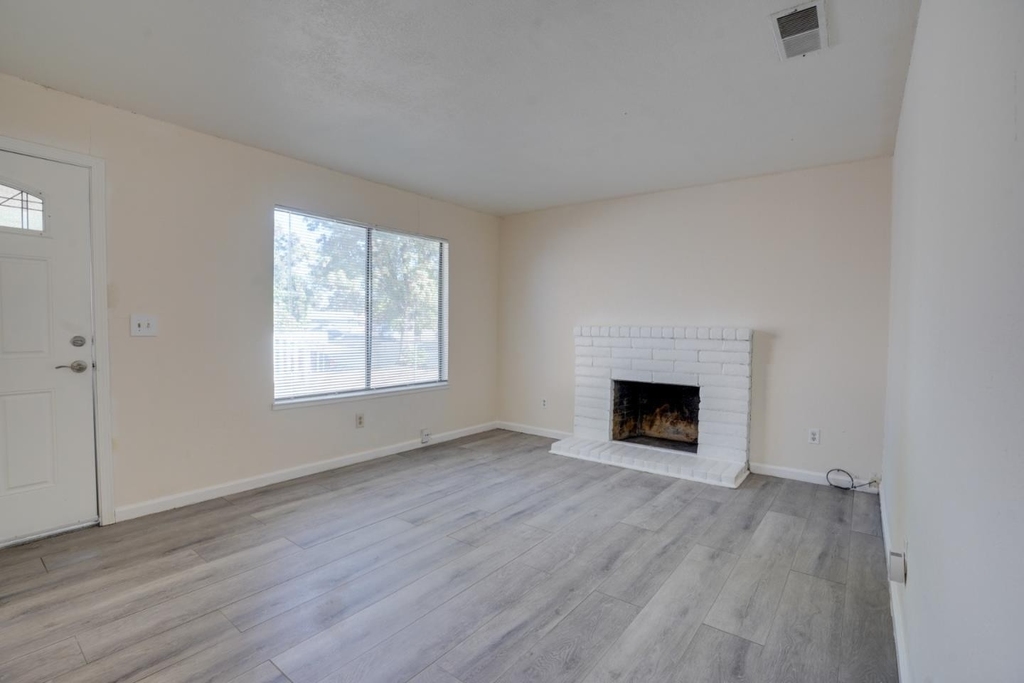 2524 Pemberton Ct - Photo 1