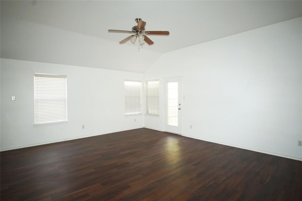 2572 Taos Drive - Photo 3