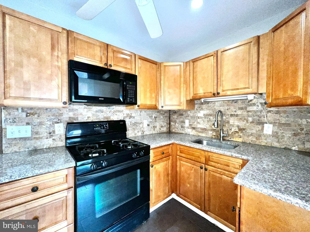 2208 E Gordon Street - Photo 3