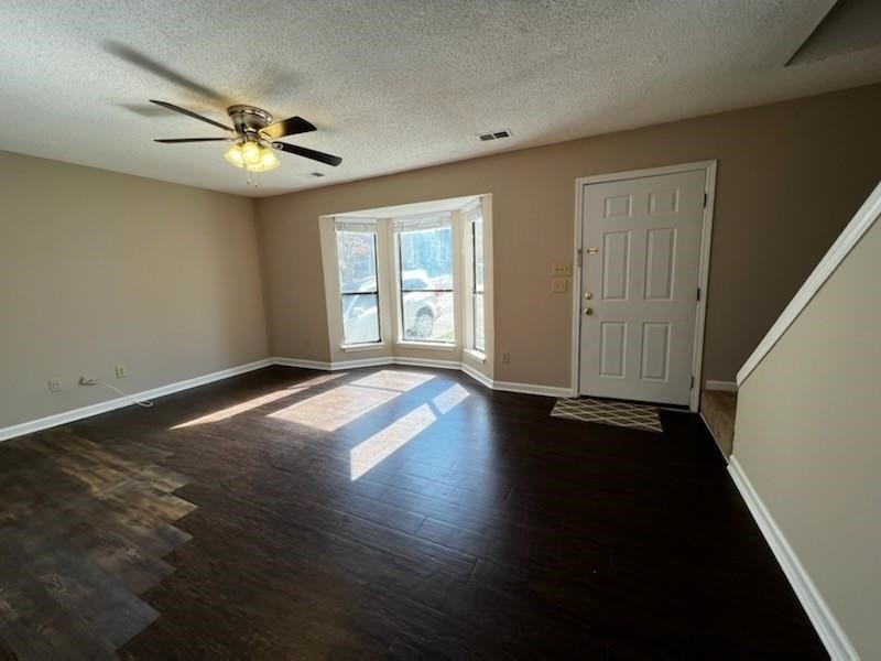 136 Woodberry Court - Photo 2