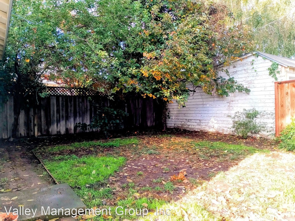 909 Chabrant Wy - Photo 31