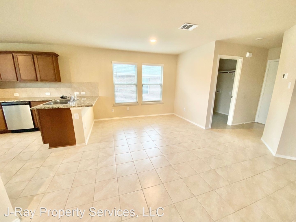 2507 Brentwood Drive - Photo 4