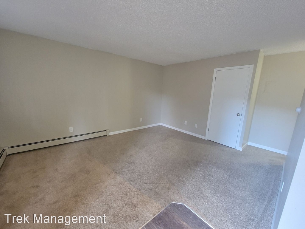 409 E Sheridan Ave - Photo 1