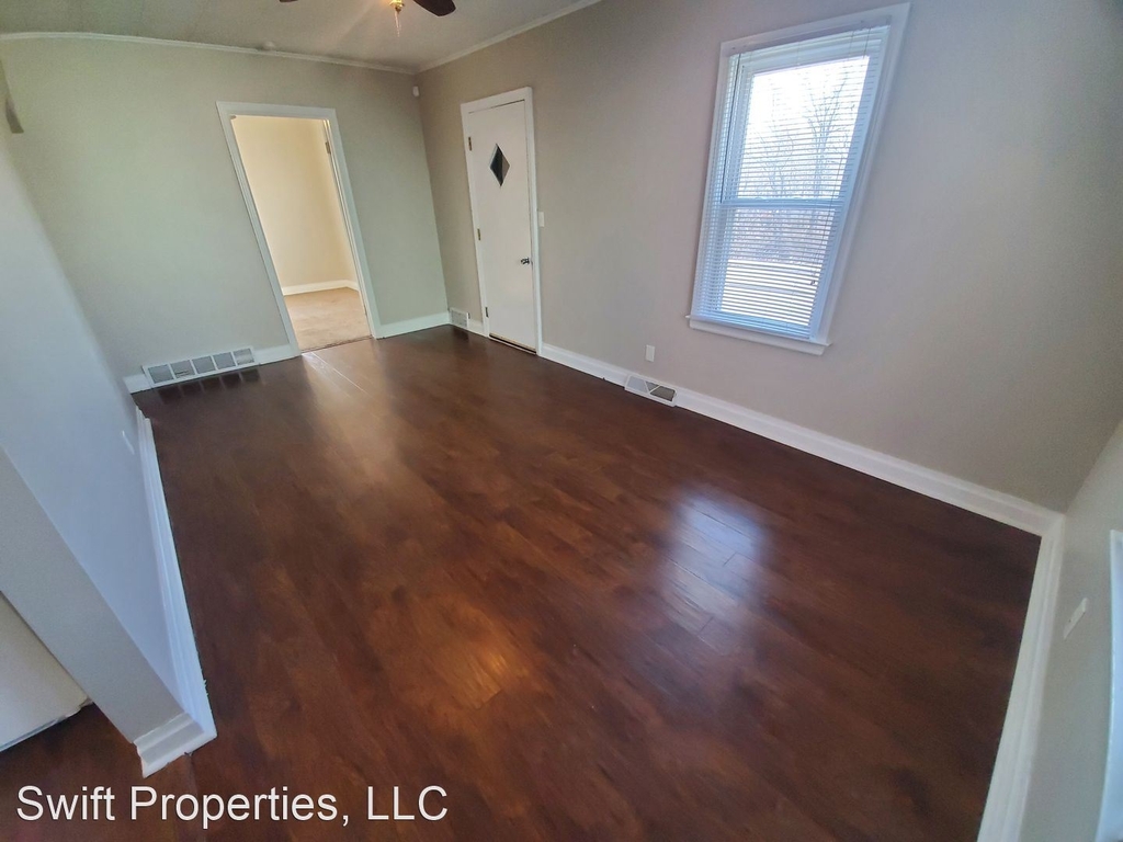 2946 East Euclid Avenue - Photo 1