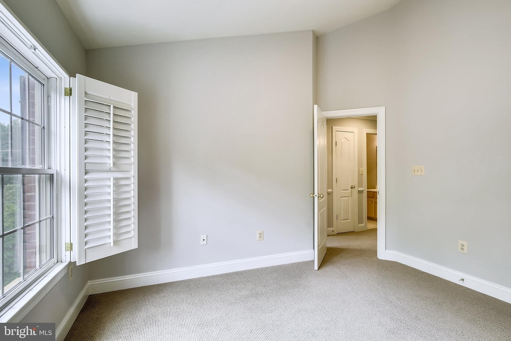 10555 Tuckerman Heights Circle - Photo 36