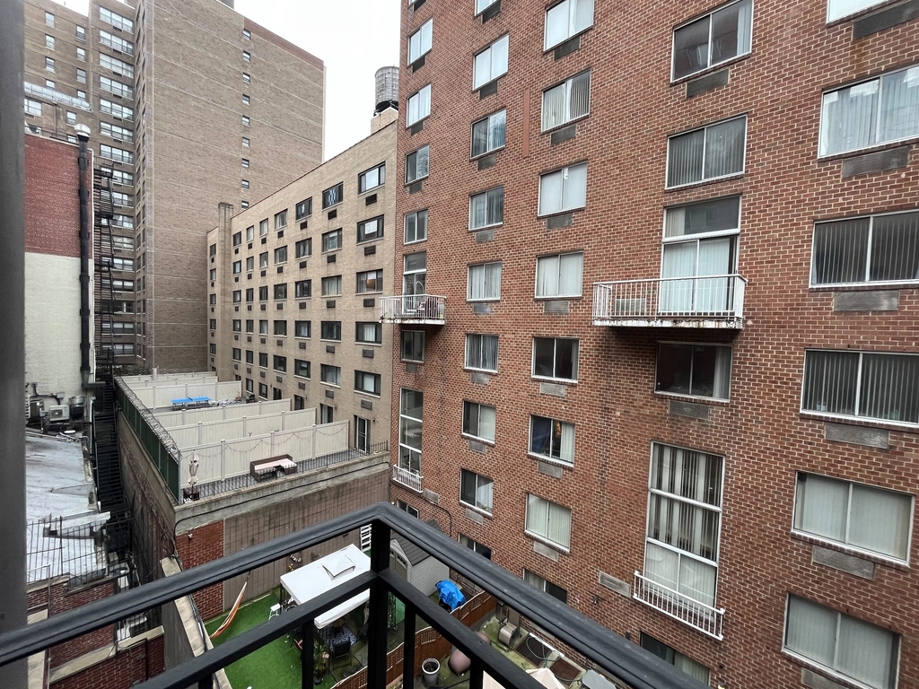 219 East 23rd Street - Photo 5
