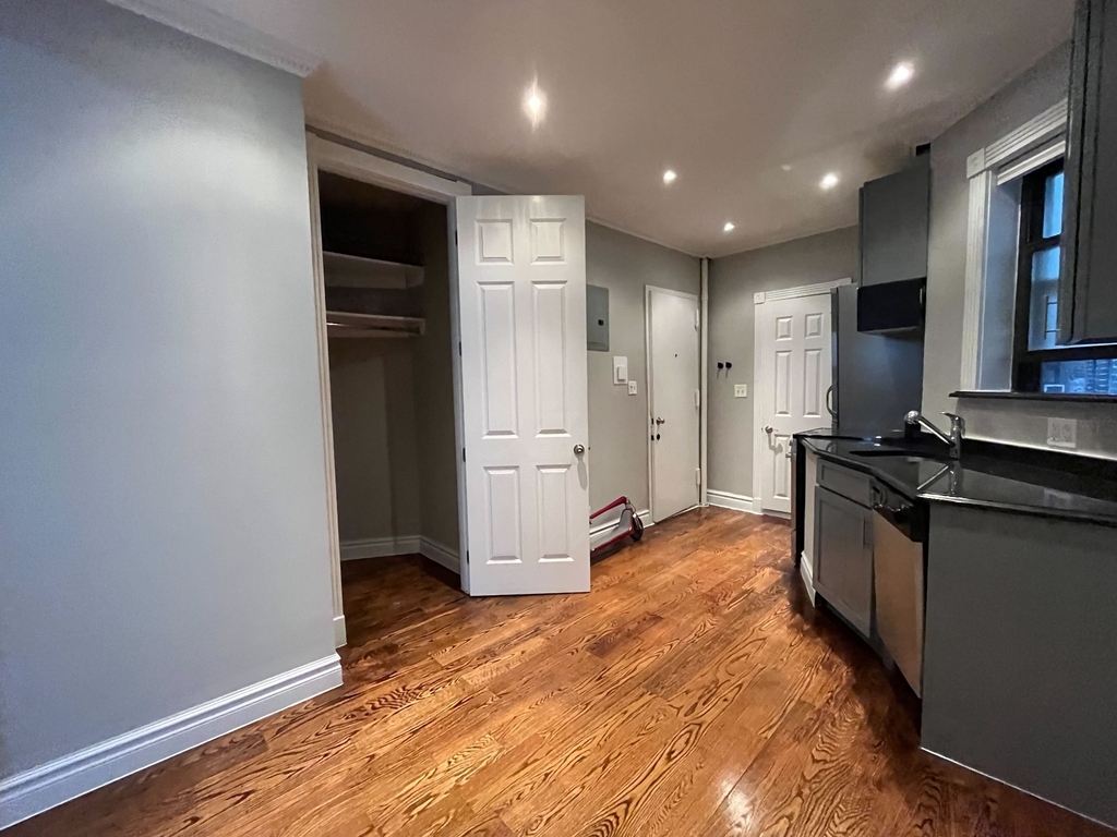 219 East 23rd Street - Photo 3