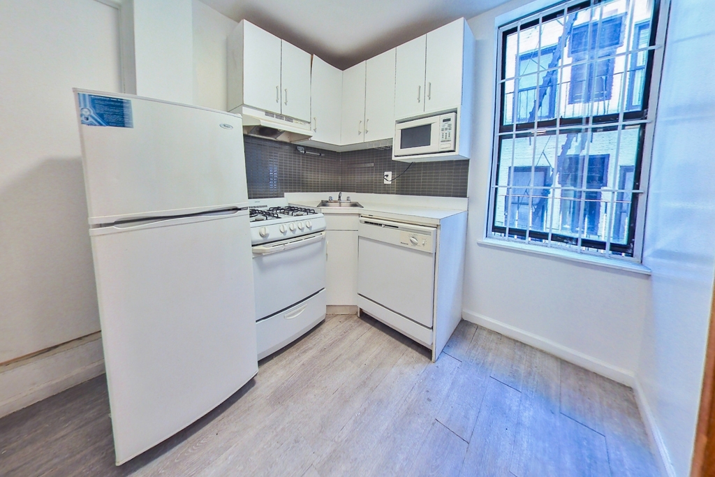 405 East 12th Street - Photo 5