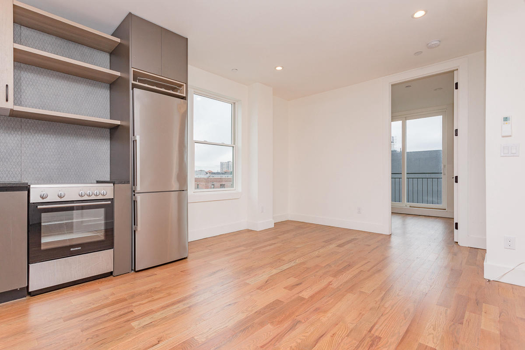 171 Linden Boulevard - Photo 4