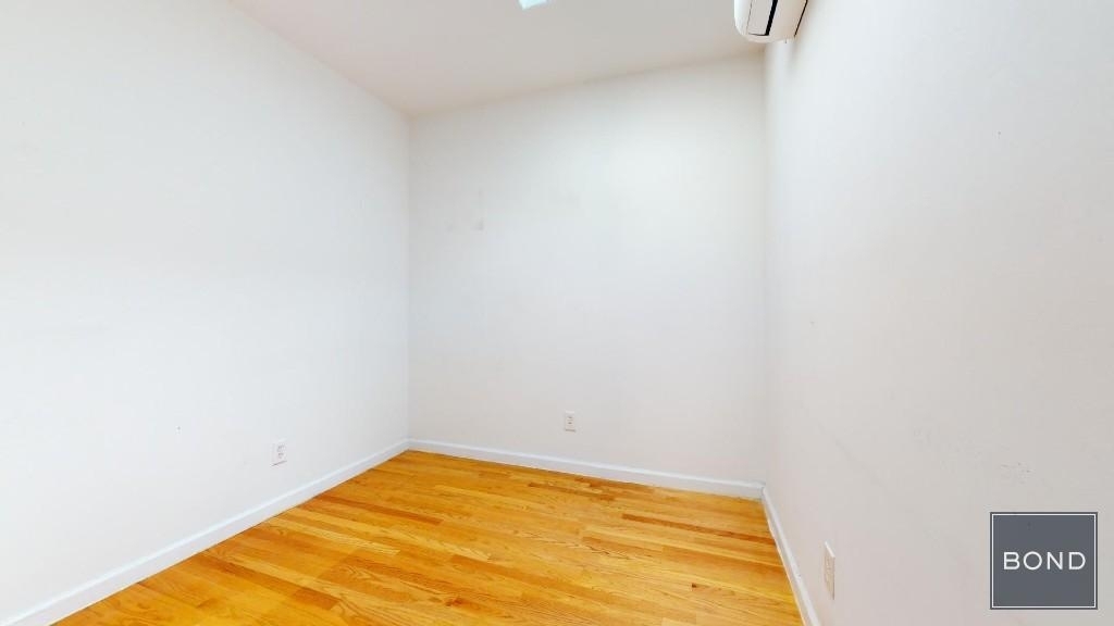 East 90 St & Lexington Ave *check out my virtual tour*  - Photo 2