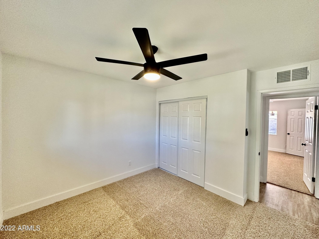 2201 W Wood Drive - Photo 10