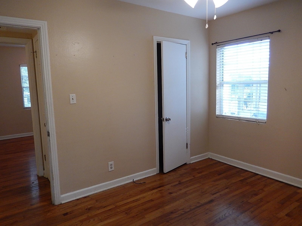 212 Edwards - Photo 10