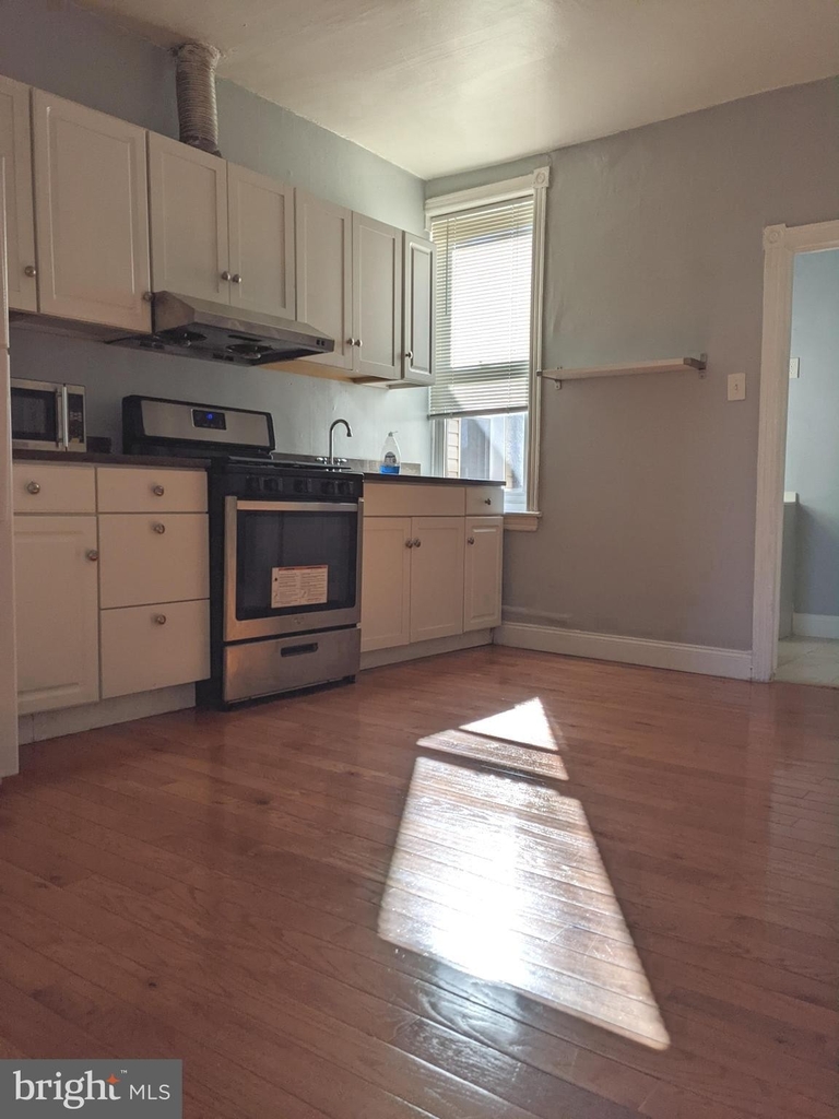 618 Tasker Street - Photo 2