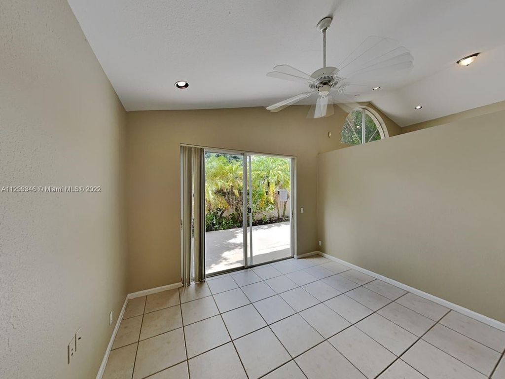 3401 Nw 70th Ave - Photo 4