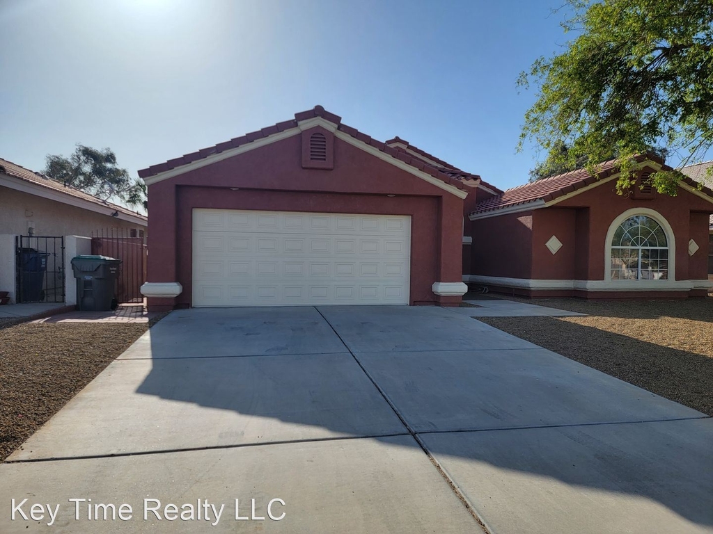 5708 Desert Lakes Drive - Photo 0