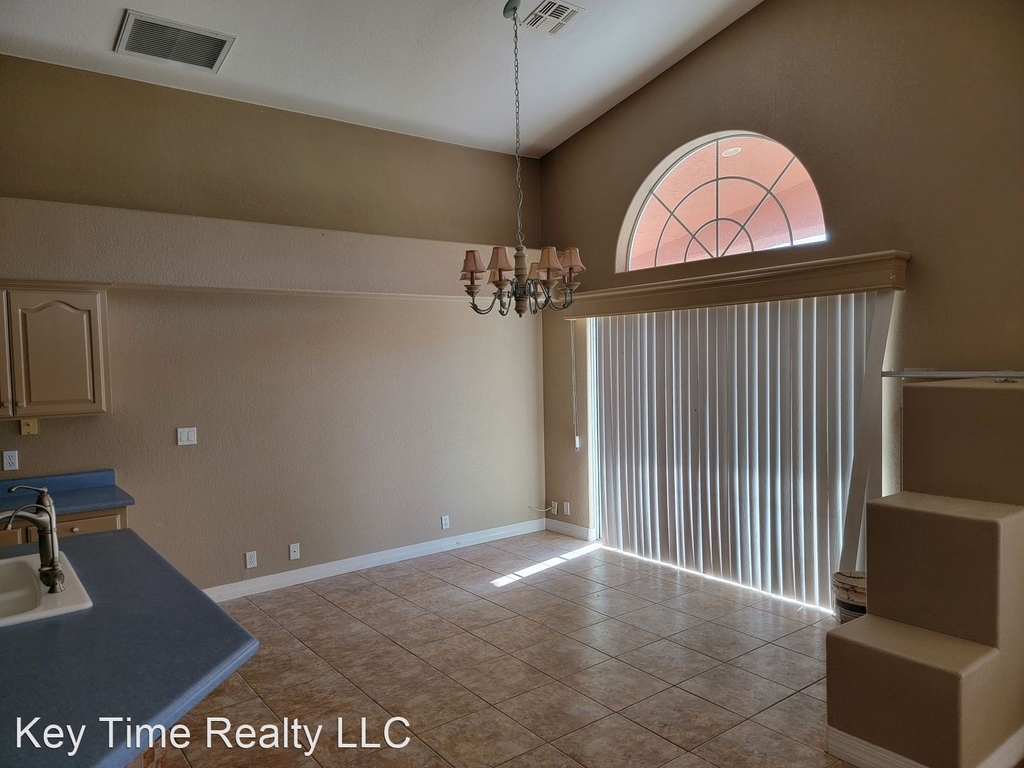 5708 Desert Lakes Drive - Photo 3