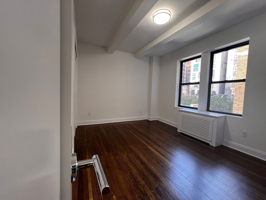 25 West 68th Street - Photo 10