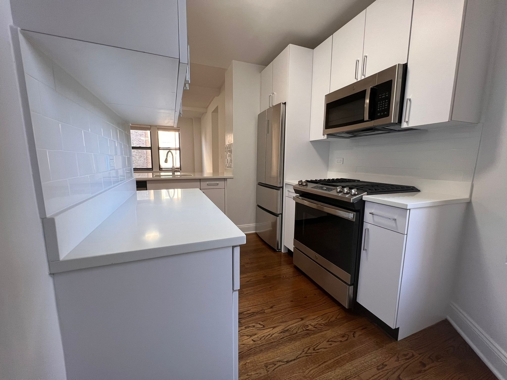 25 West 68th Street - Photo 1