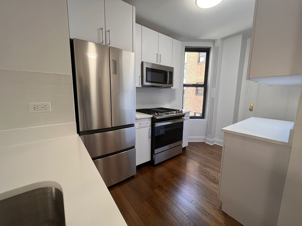 25 West 68th Street - Photo 0