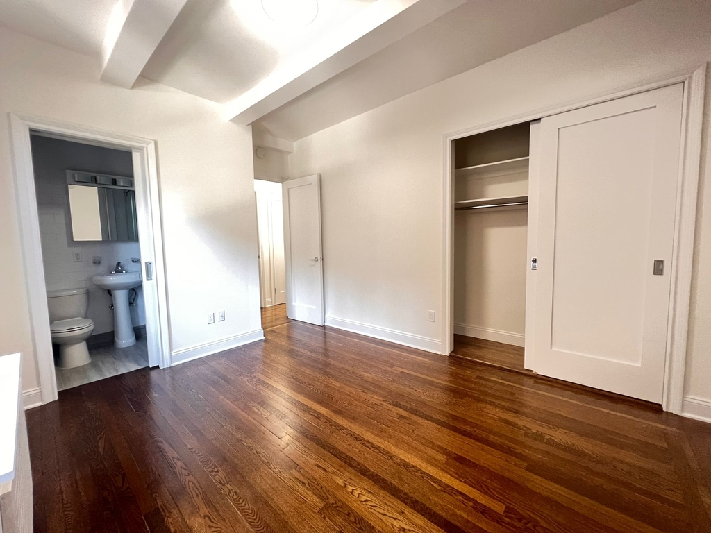 25 West 68th Street - Photo 8