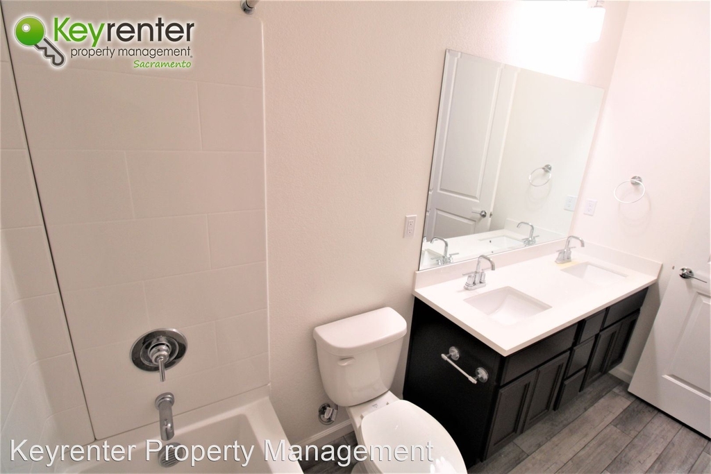 4470 Louvre Lane - Photo 15