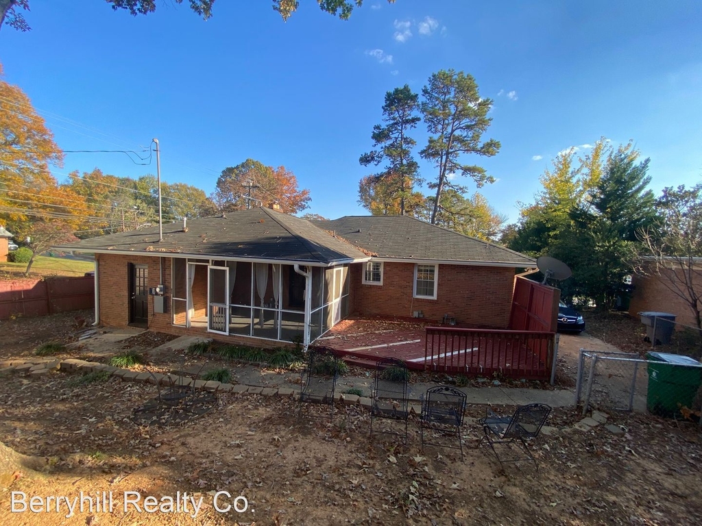 1427 Woodberry Rd - Photo 1