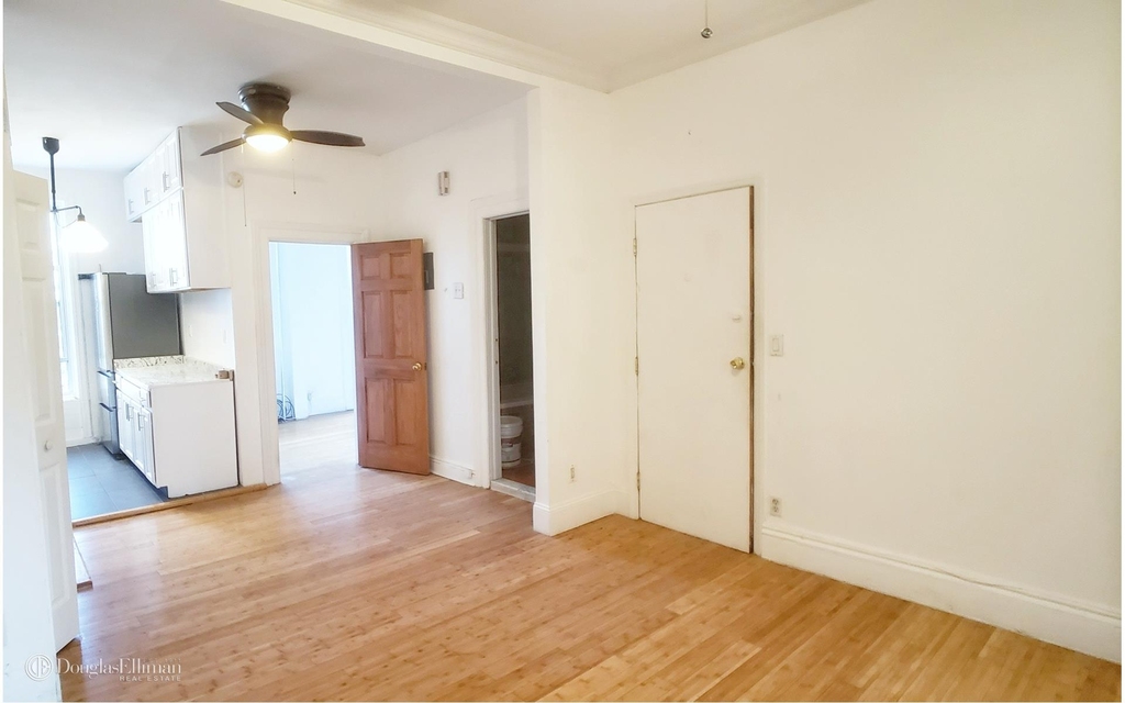 85 Saint Marks Pl - Photo 2