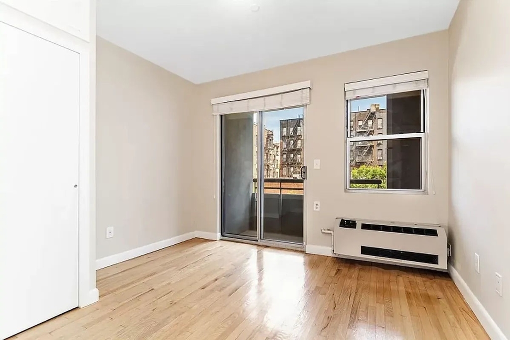 152 Ludlow Street - Photo 2