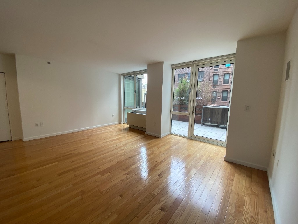 West 37th Street - Photo 9