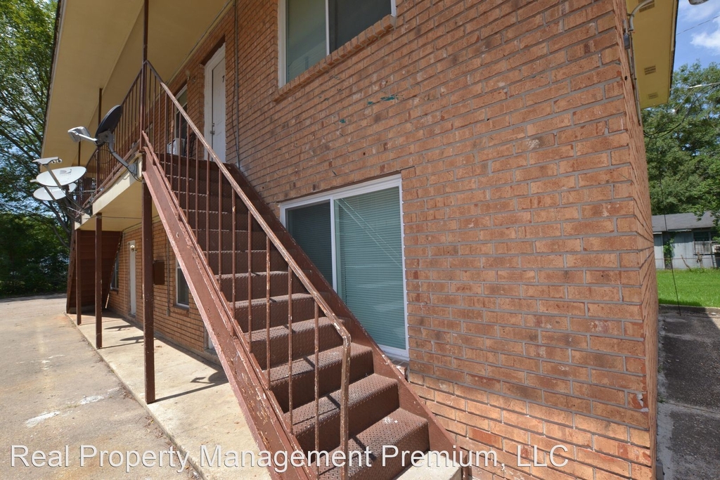 957 Grebe St Apt 6 - Photo 2