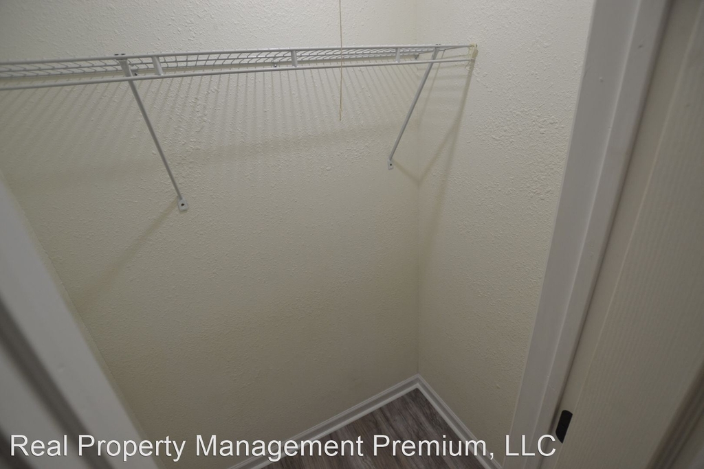 957 Grebe St Apt 6 - Photo 22