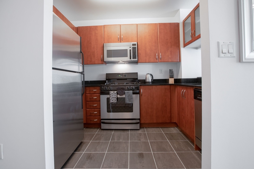 222 East 34th Street - Photo 7