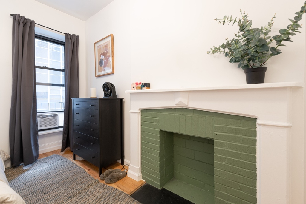 146 East 56th Street - Photo 11