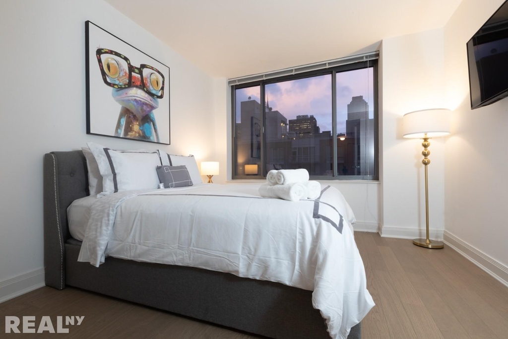 222 East 34th Street - Photo 8