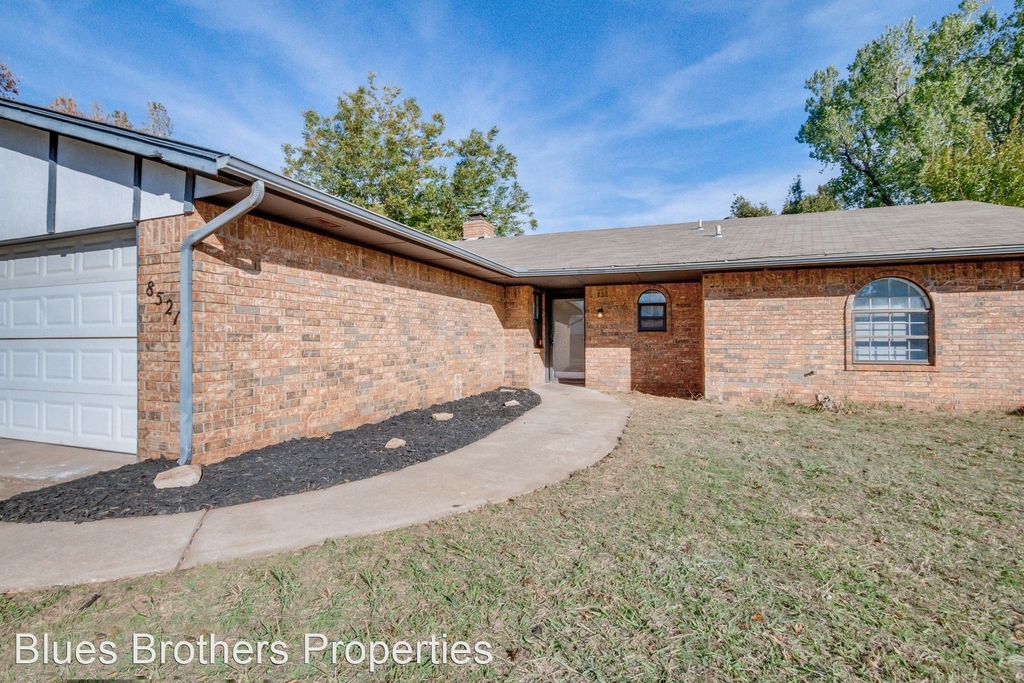 8521 Crestline Drive - Photo 1