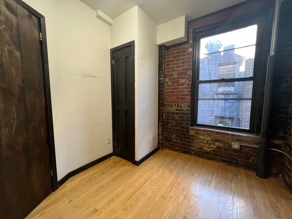 647 East 11th Street - Photo 5