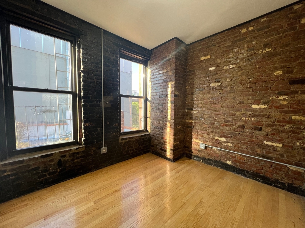 647 East 11th Street - Photo 3