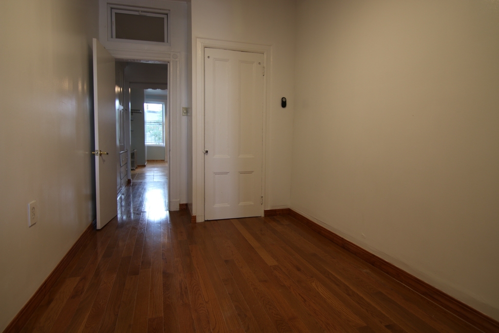 Nassau Avenue - Photo 2