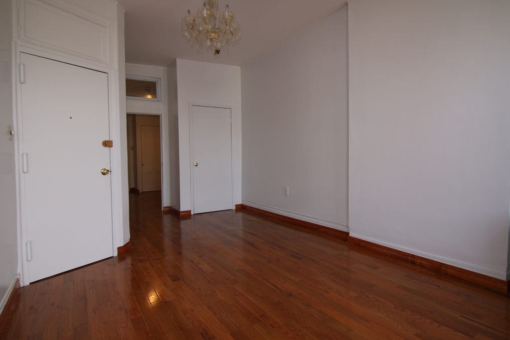 Nassau Avenue - Photo 1