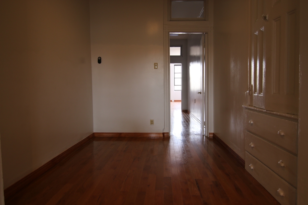 Nassau Avenue - Photo 3