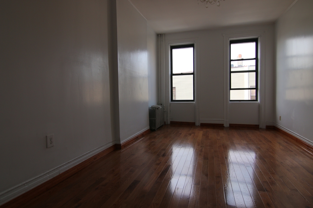 Nassau Avenue - Photo 0