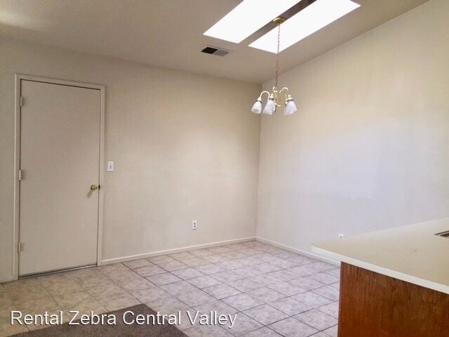 3054-3056 Queens Cir - Photo 4