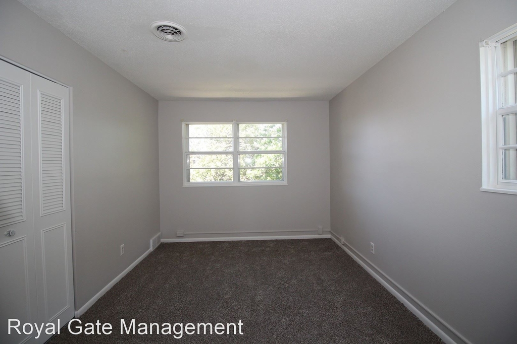 10720 W 88th Terrace - Photo 9