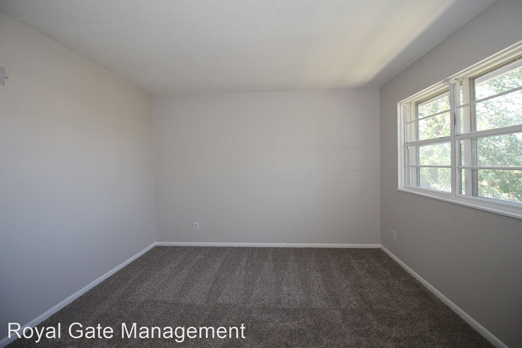 10720 W 88th Terrace - Photo 12