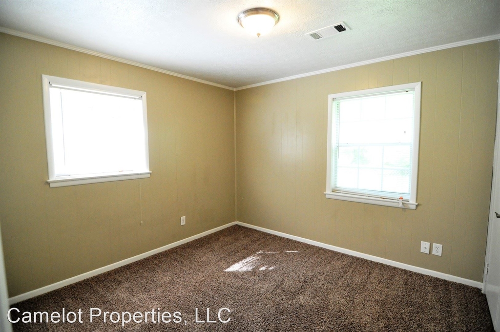 933 Parkwood Court - Photo 10