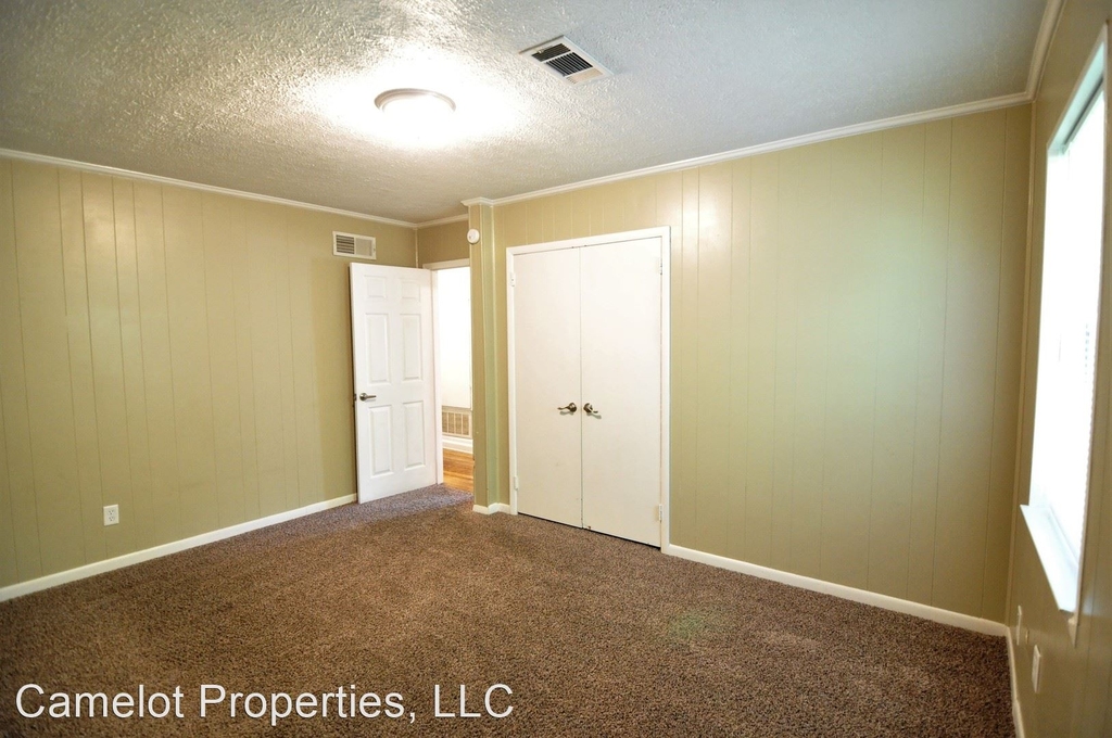 933 Parkwood Court - Photo 16