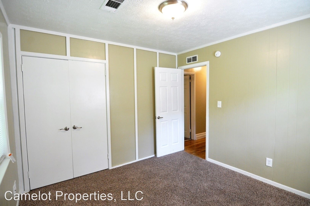 933 Parkwood Court - Photo 12