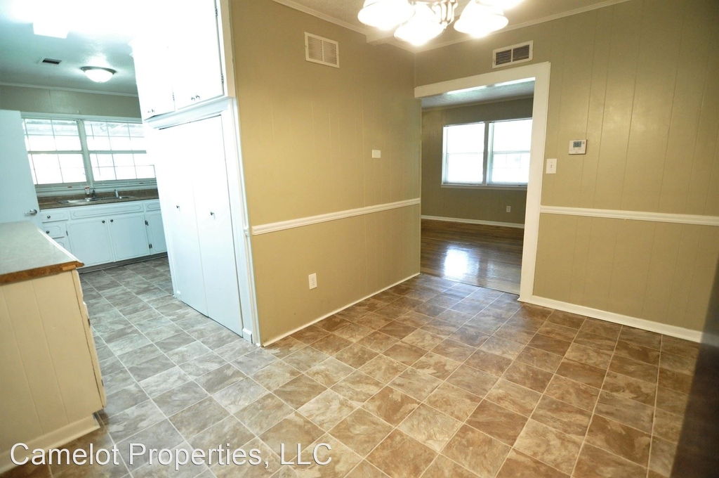 933 Parkwood Court - Photo 7