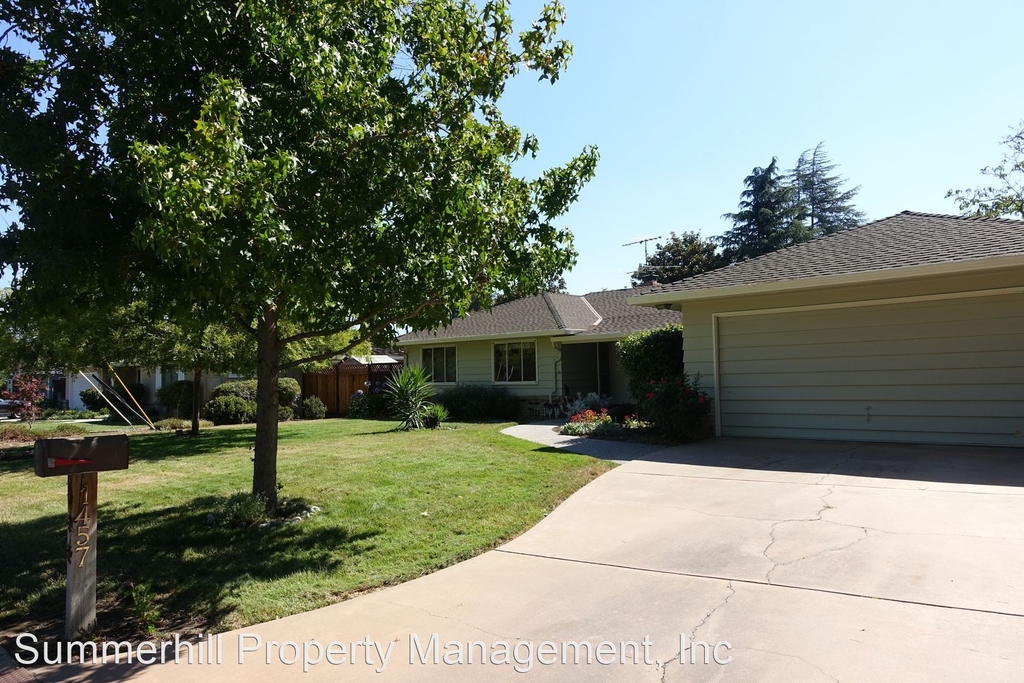 1457 Ravenswood Dr - Photo 0